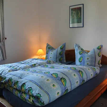 شقة Geraeumige Mit Garten In زنغست