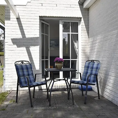Geraeumige Mit Garten In Lejlighed Zingst