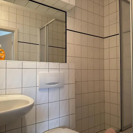 Geraeumige Mit Garten In *