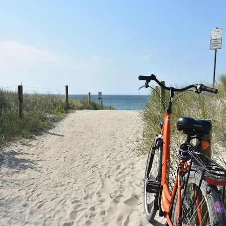 Geraeumige Mit Garten In Zingst