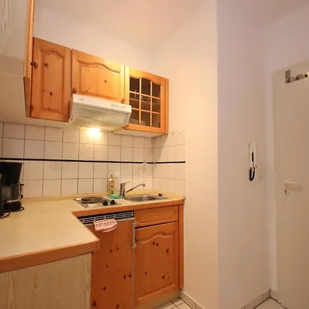 Geraeumige Mit Garten In * زنغست