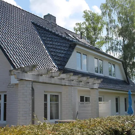 Apartamento Geraeumige Mit Garten In