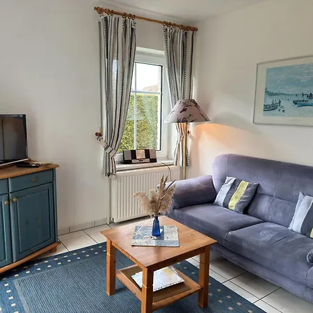 Geraeumige Mit Garten In زنغست