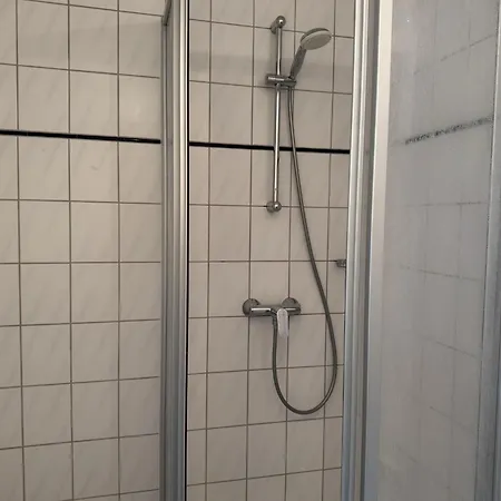 Geraeumige Mit Garten In * زنغست