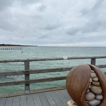 Geraeumige Mit Garten In