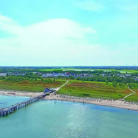 Geraeumige Mit Garten In Zingst