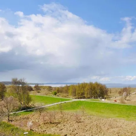 Geraeumige Mit Garten In شقة