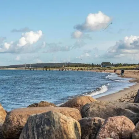 Apartamento Geraeumige Mit Garten In Zingst